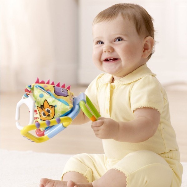 Погремушка - первая игрушка малыша